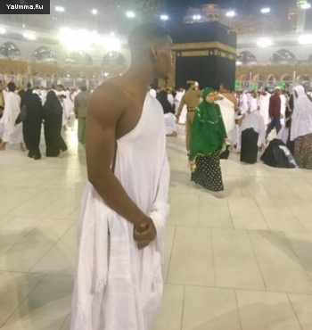 Личности и персоналии: Самый дорогостоящий футболист мира помолился возле Каабы