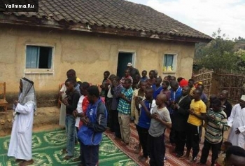 Новые мусульмане: Пастор и 480 прихожан руандийской церкви приняли Ислам